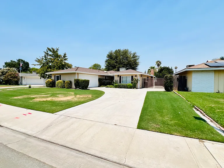 6212 Friant Dr — Photo 2
