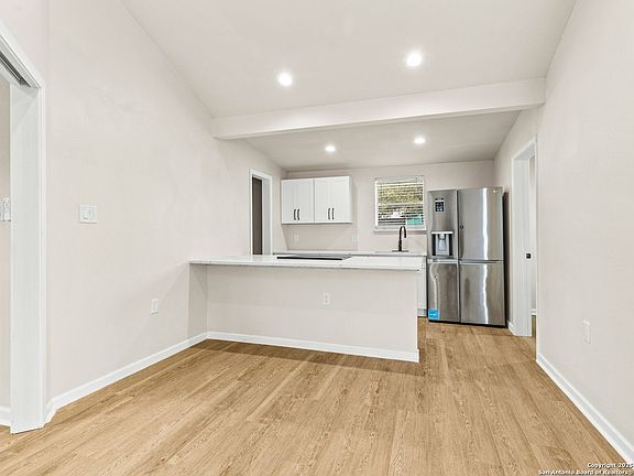 2nd image of 207 Alvarez Pl #2