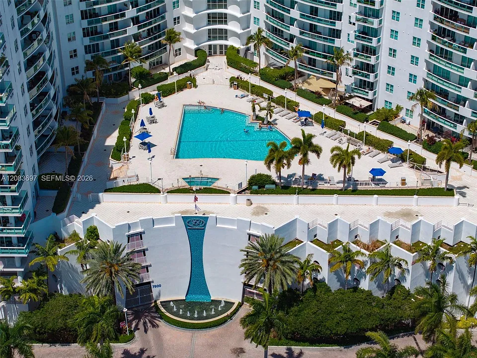 7900 Harbor Island Dr #710