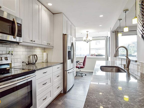 4th image of 1420 E 8th Ave #203