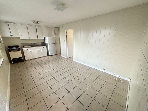3rd image of 2550 E Date St #3