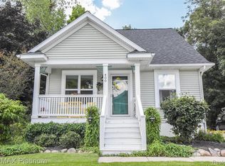 400 Chalmers Ln, Howell, MI 48843