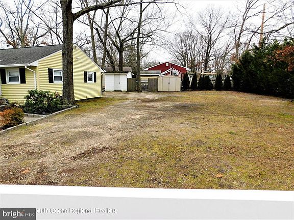 5th image of 574 Holly Village Ln