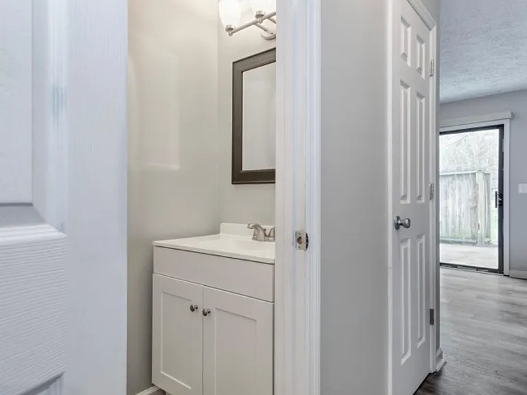 247 Lester Pl — Photo 7