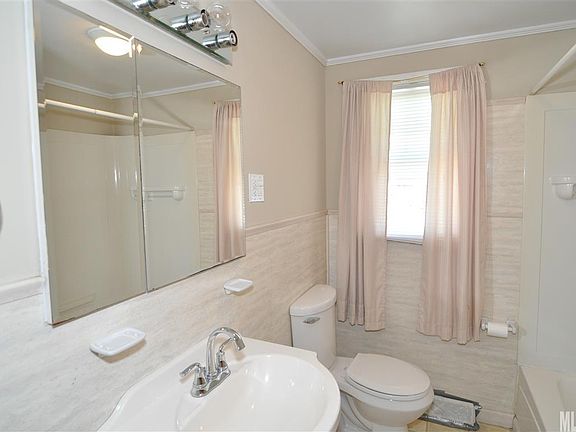 5th image of 501 E 19th St
