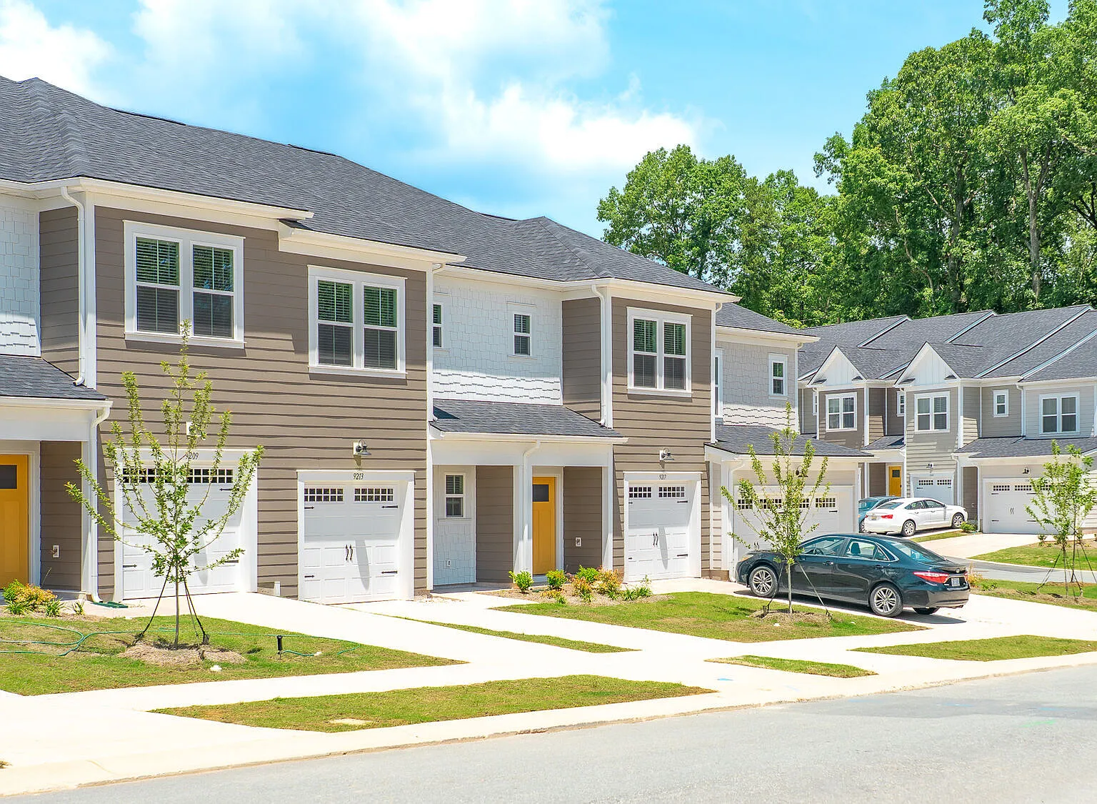 Oak Lake Townhomes — Photo 1