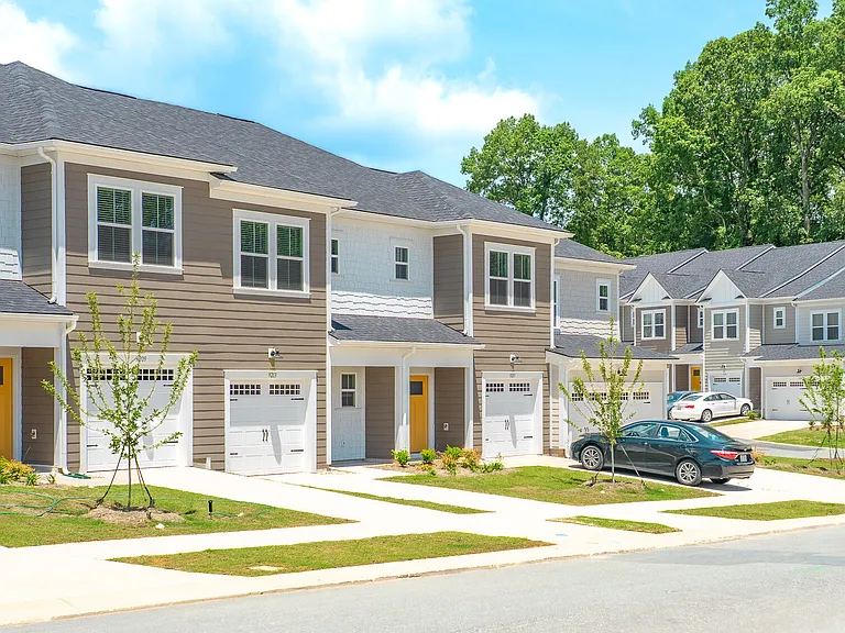 Oak Lake Townhomes — Photo 1