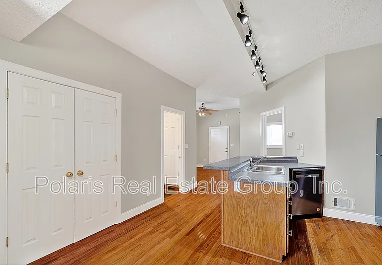 145 E 14th St — Photo 13