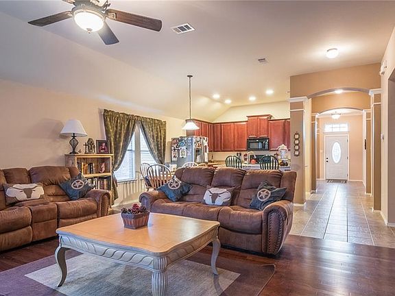3rd image of 608 Sourwood Ln