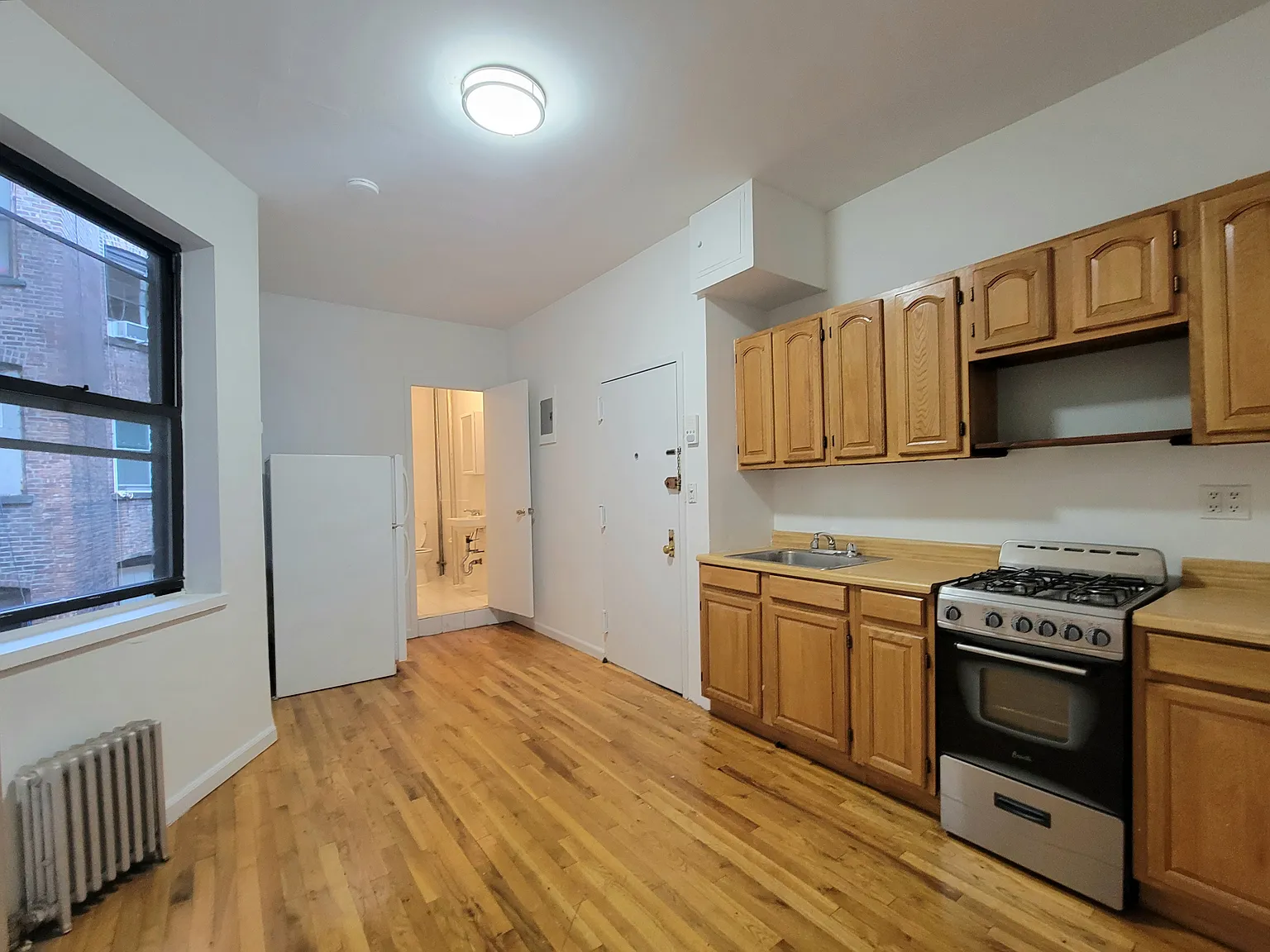 126 East 4th Street — Photo 2