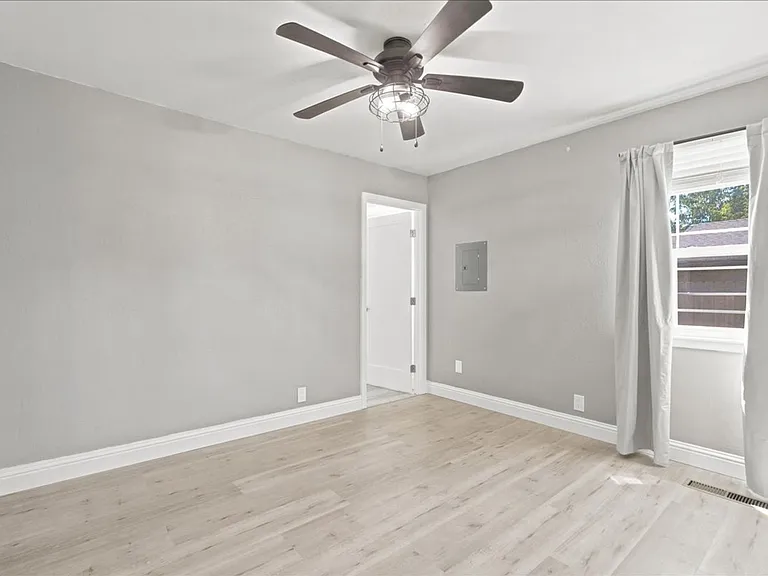 601 Poplar Ave — Photo 18