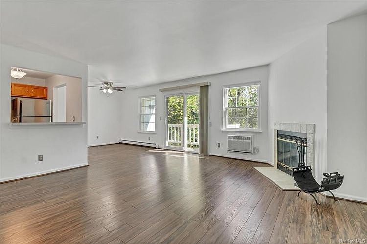 1st image of 11 Lexington Hl Unit 9