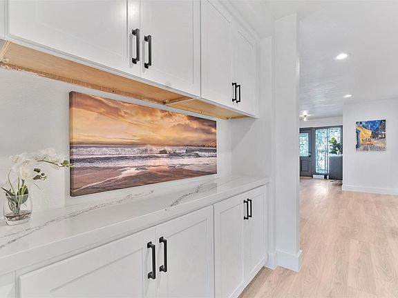 5th image of 1524 E Brookdale Pl