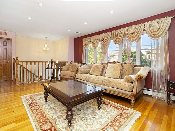 3rd image of 1607 Belmont Ave