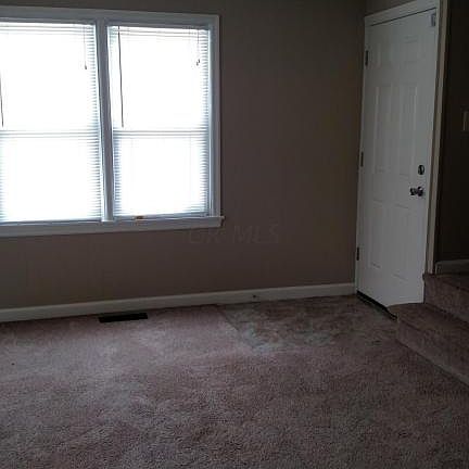 5th image of 75 Midcliff Dr