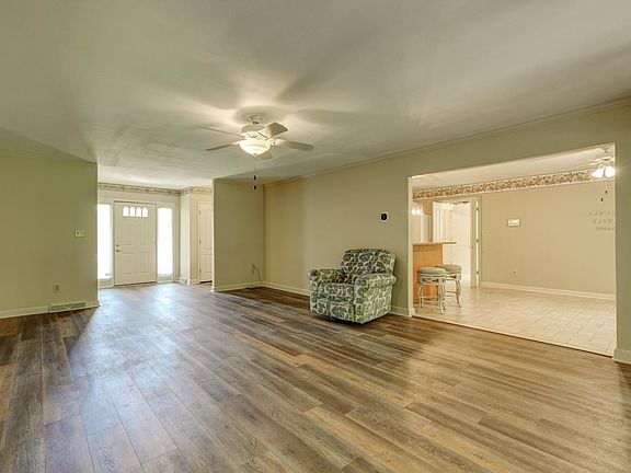 5th image of 317 Sagamore Ct
