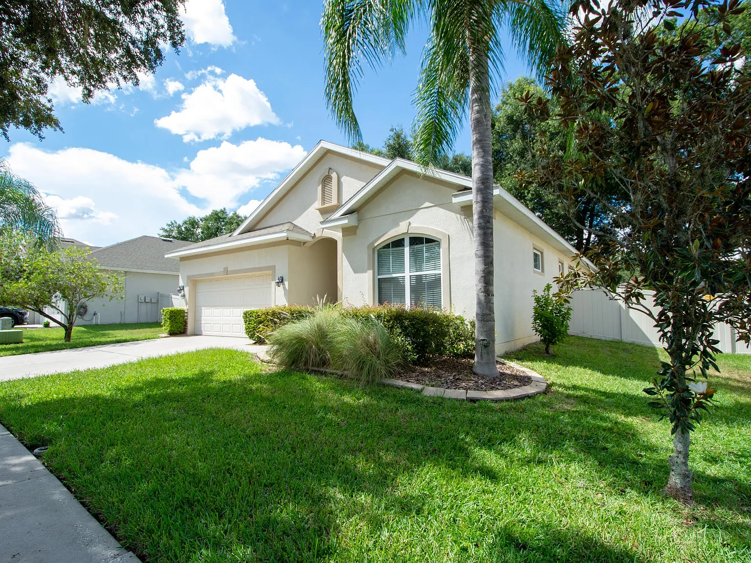 3 bed, 1979 sqft, $2,495 — Photo 2