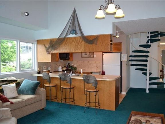 5th image of 301 S Spinnaker Dr