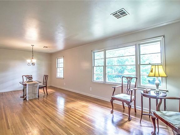 5th image of 3637 Royal Crest Dr