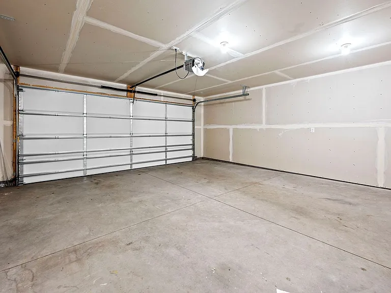 527 Meadow Ln — Photo 21