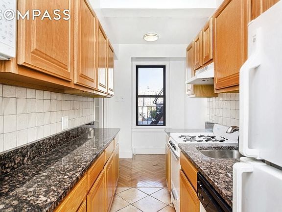 4th image of 37 W 72nd St APT 3E