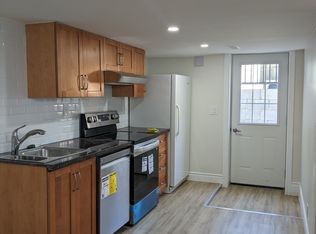 903 10th St #B, Mississauga, ON L5E1S8