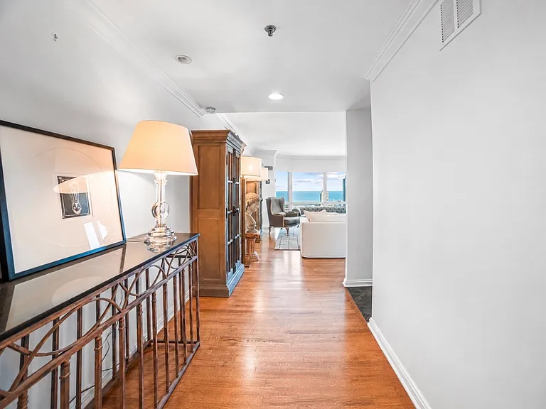 100 E Huron St #3504 — Photo 9