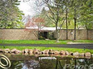 26740 Irving Rd, Franklin, MI 48025