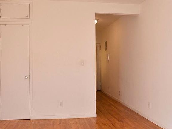 3rd image of 312-320 W 23rd St #3S