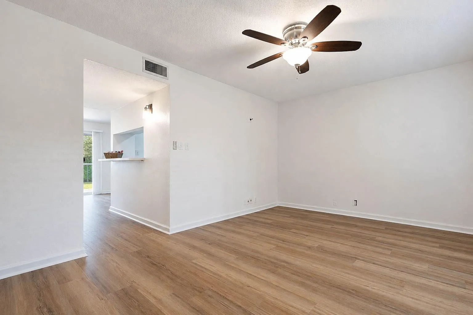 2 bed, 2.5 bath, 1294 sqft, $1,750 — Photo 4