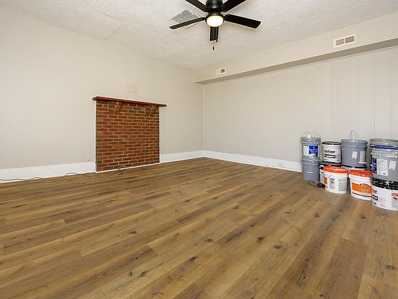5th image of 803 Federal St