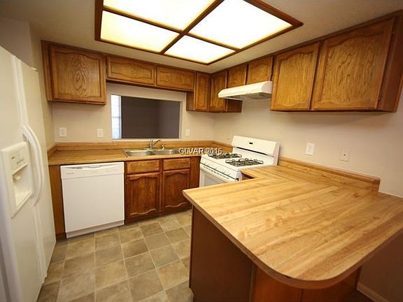 4th image of 898 Rhinegold Way #0
