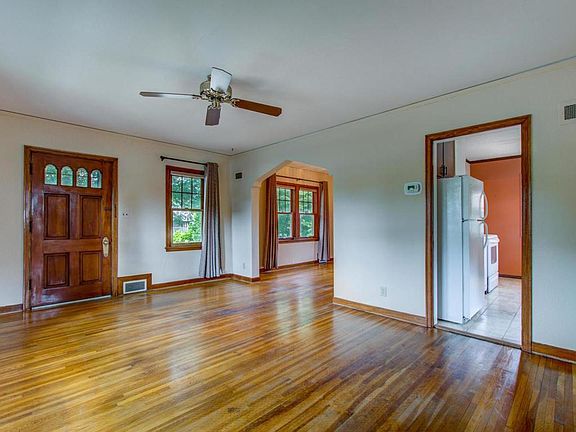 3rd image of 1278 Wellesley Ave