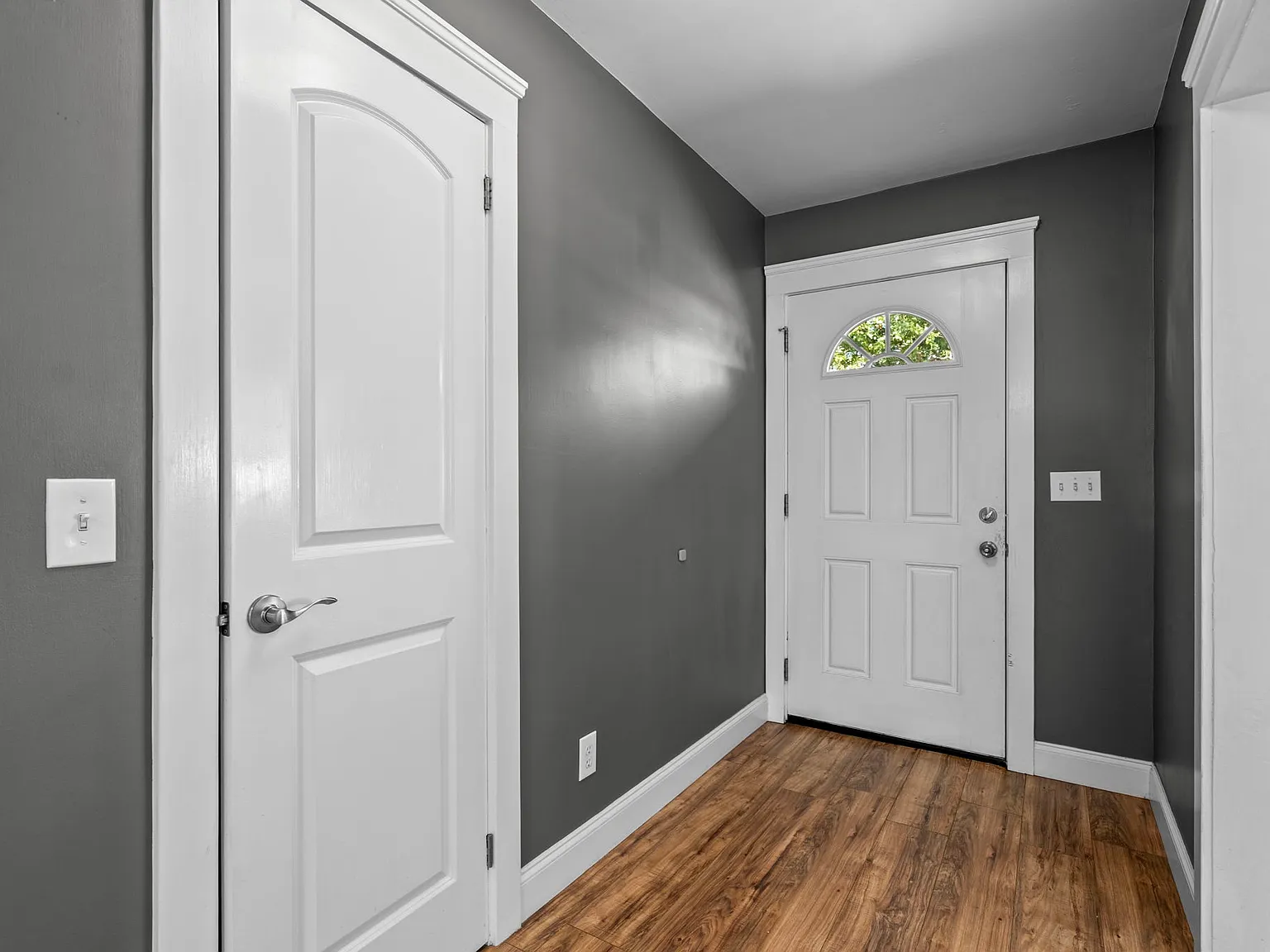 3 bed, 1.5 bath, 1463 sqft, $2,100 — Photo 3