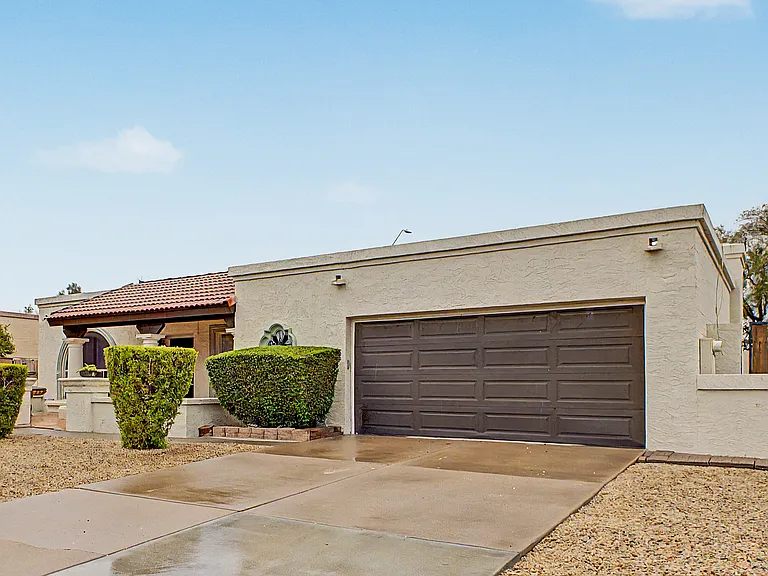 15837 N 47th Pl — Photo 5