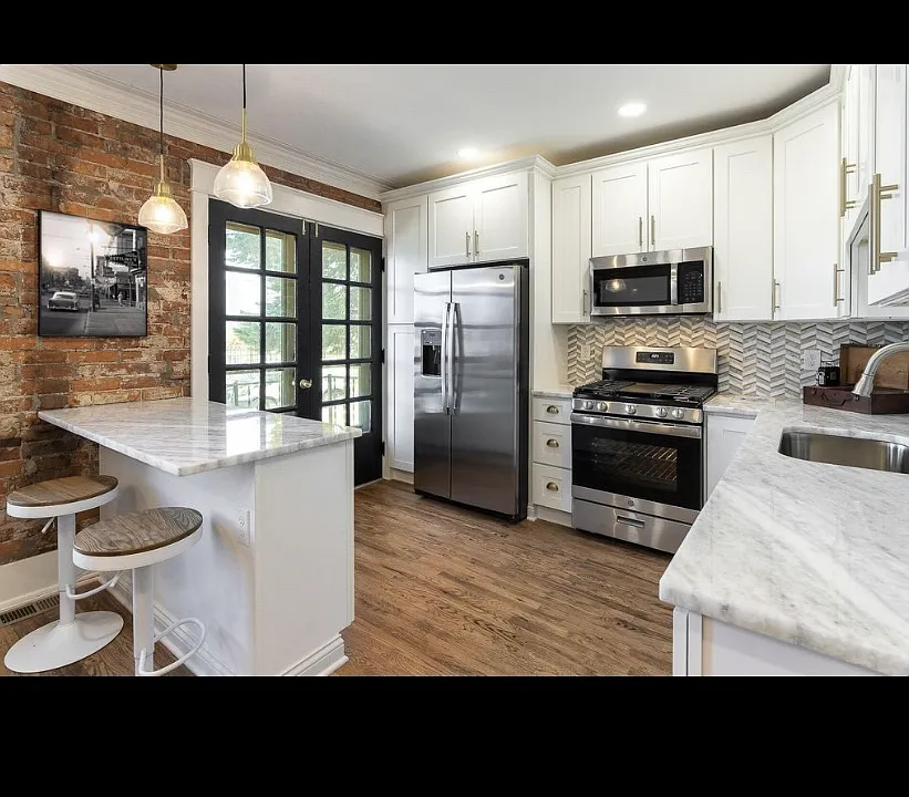 229-235 W 4th St #229