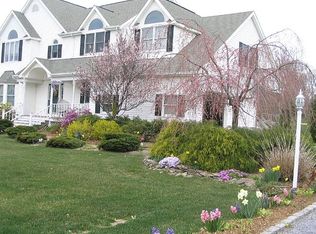 5 Hermitage St, Wading River, NY 11792