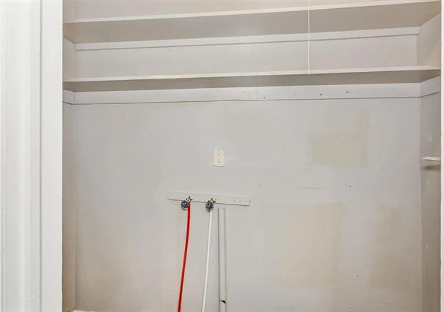 Affordable 1 Bedroom Duplex — Photo 2