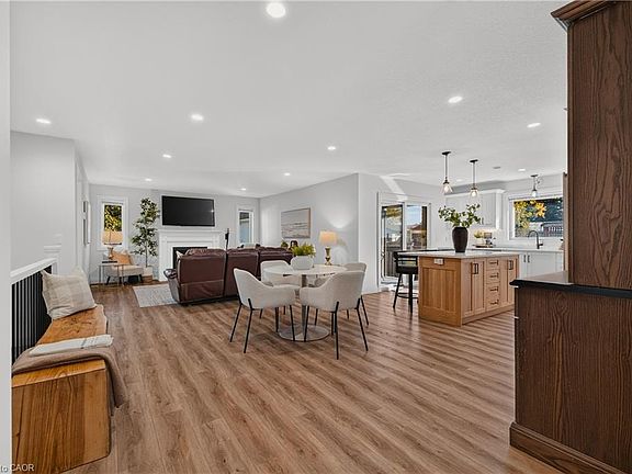 4th image of 635 King St