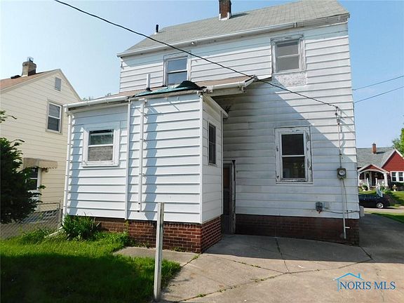 4th image of 2826 105th St