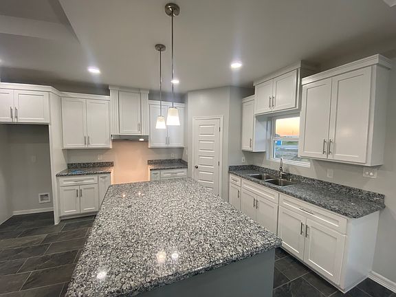 5th image of 2900 Zeb Dr
