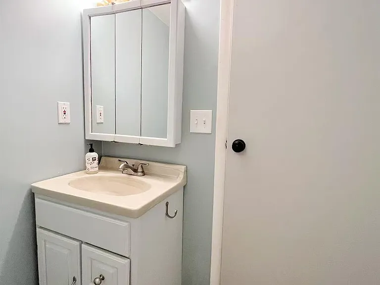 3303 Chester Rd — Photo 30
