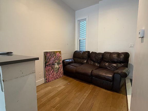 3rd image of 91 Arlington Ave #1