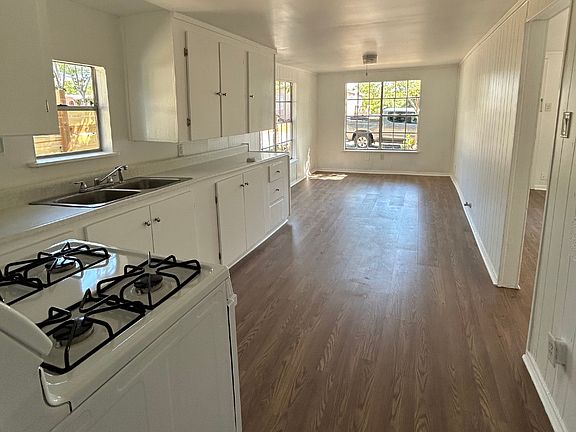 3rd image of 612 Campbell St