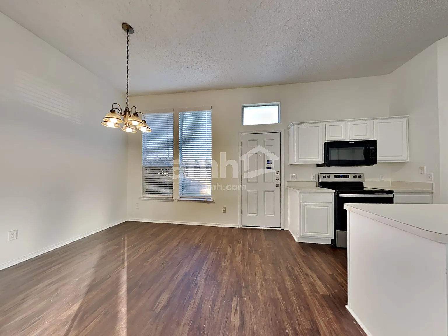 4 bed, 2.0 bath, 1770 sqft, $2,135 — Photo 4