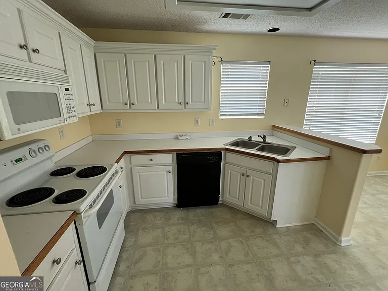 1229 Clearwater Dr — Photo 6
