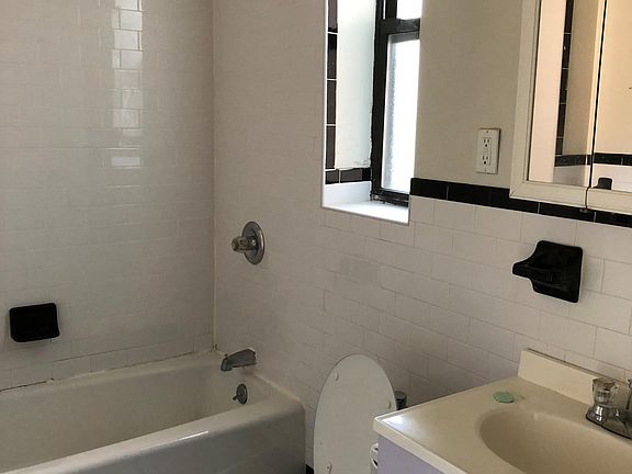 4th image of 1 Sherwood Ter APT 4D