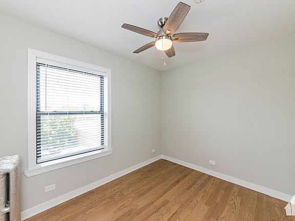 5th image of 3933 N Keeler Ave APT 1E