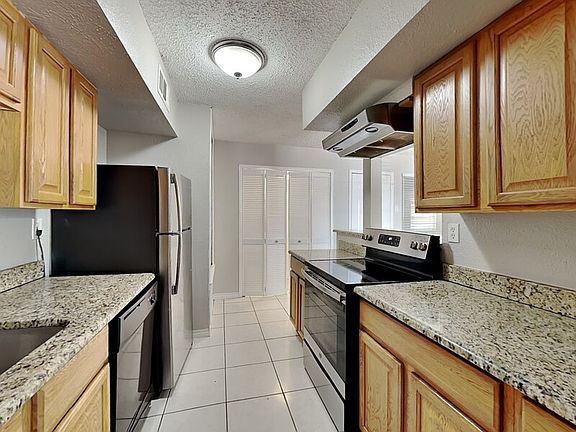 5th image of 2936 Candlewick Ln
