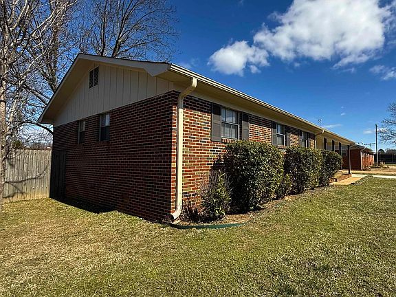 3rd image of 1704 Betty St SW